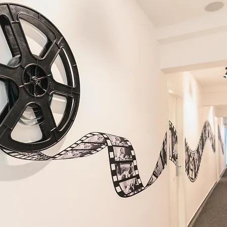 アパートホテル Cineapollo - Ogni Un Film!