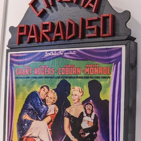 アパートホテル Cineapollo - Ogni Un Film!